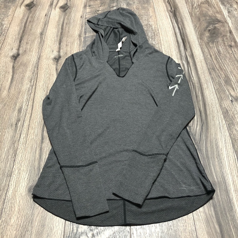 Manduka hooded long sleeve athletic shirt